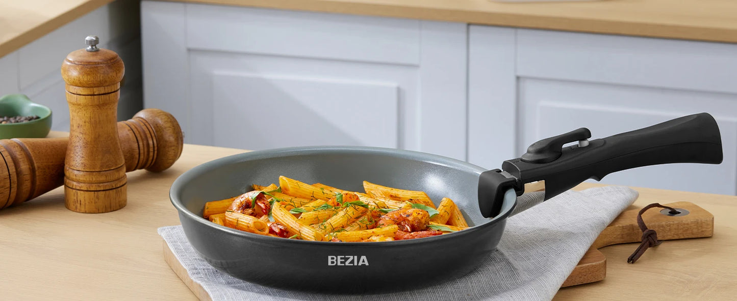 Batterie de cuisine premium à induction avec poignées amovibles et revêtement céramique sain
